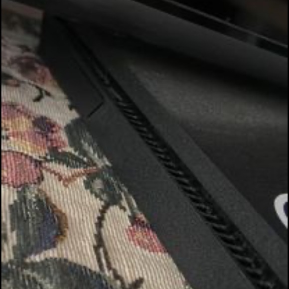 PlayStation 4 Slim - Picture 4 of 7